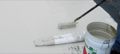 Roof membrane being rolled out